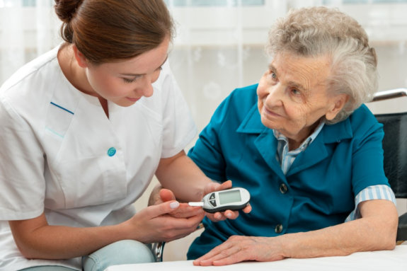 What to Expect from a Home Health Aide